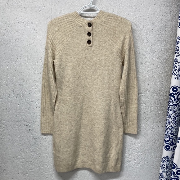 Abercrombie Ribbed Button Back Sweater Dress Cream Size Small - Picture 4 of 7